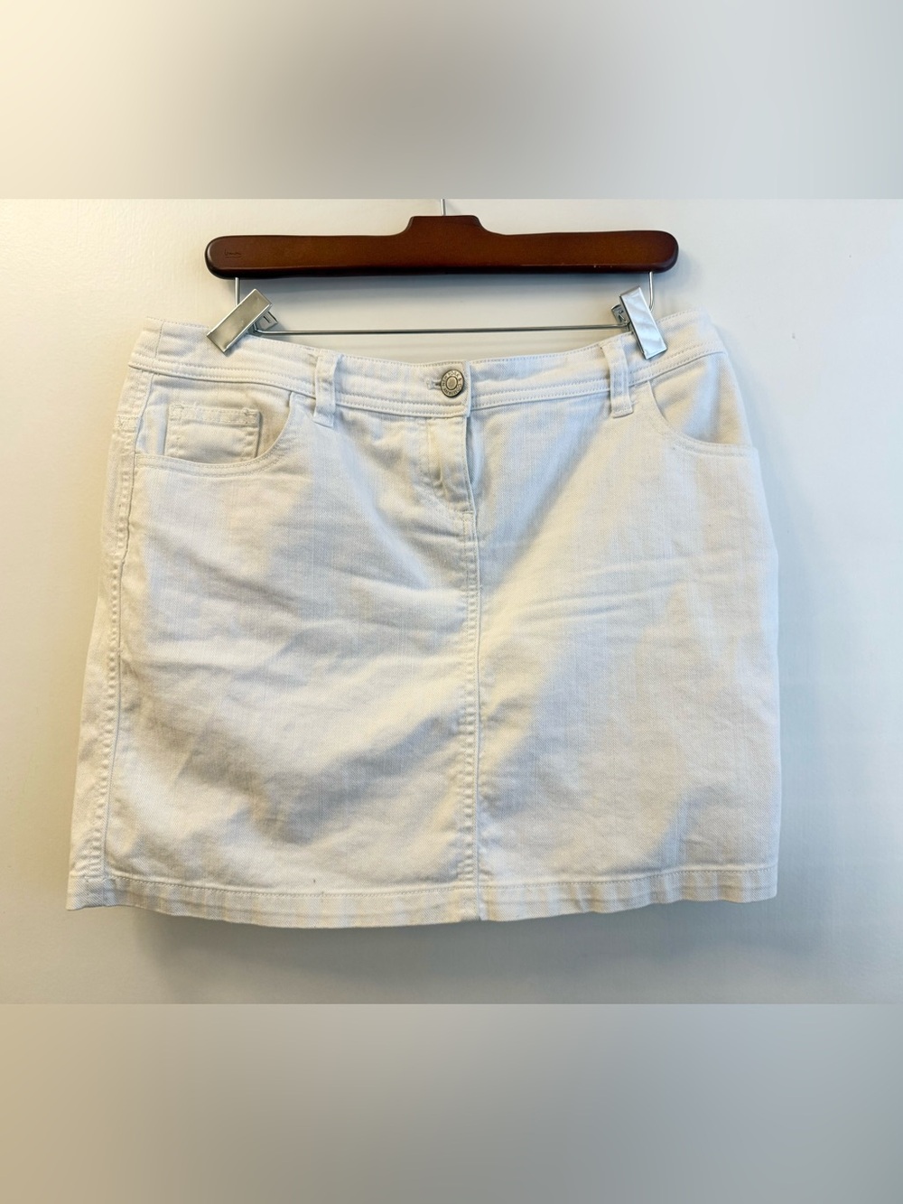 New York & Company White Denim Mini Skirt size 6